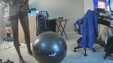 Snapshot of mrlonge1 chatting on 05/03/26, 02:45 Longbi1 online show from 05/03/26, 02:45