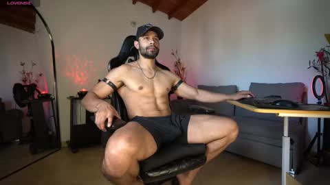 Luis    Instagram   online show from 01/28/25, 09:08