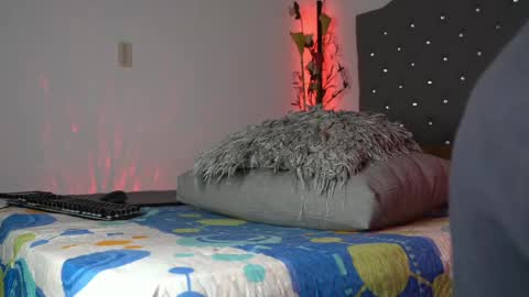 Snapshot of mrlouiss chatting on 03/20/26, 05:40 Luis Instagram online show from 03/20/26, 05:40