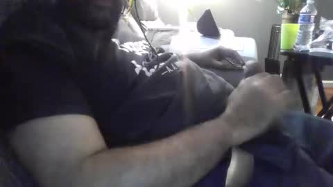 Snapshot of mrlove198 chatting on 01/11/26, 02:00 mrlove198 online show from 01/11/26, 02:00