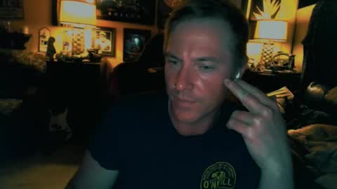 Snapshot of mrmurdoch chatting on 10/21/25, 07:42 Mr. Murdoch online show from 10/21/25, 07:42