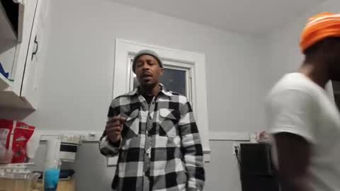 Snapshot of mromg007 chatting on 12/11/24, 10:38 mromg007 online show from 12/11/24, 10:38