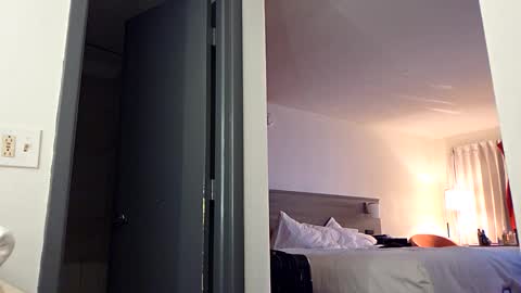 Snapshot of mrprofandpamjohnson chatting on 11/05/25, 04:34 mrprofandpamjohnson online show from 11/05/25, 04:34