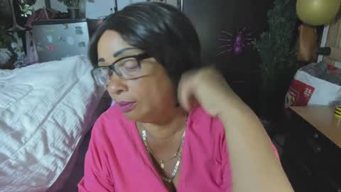 Snapshot of mrs_mommy chatting on 11/07/25, 10:43 mrs_mommy online show from 11/07/25, 10:43