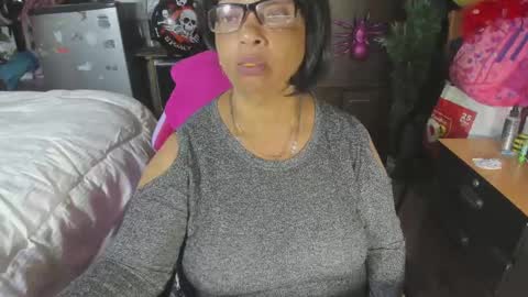 Snapshot of mrs_mommy chatting on 11/10/25, 08:19 mrs_mommy online show from 11/10/25, 08:19