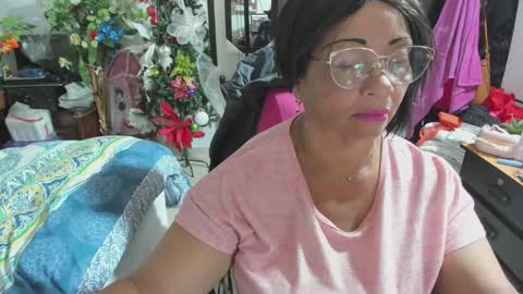 Snapshot of mrs_mommy chatting on 12/19/25, 07:54 mrs_mommy online show from 12/19/25, 07:54