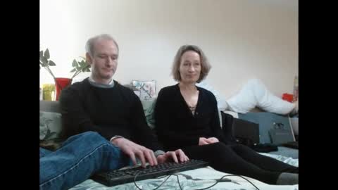 Snapshot of mrs_velvet_vixen_and_mr_stud chatting on 12/19/24, 08:45 Mrs Velvet Vixen online show from 12/19/24, 08:45