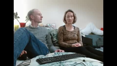 Snapshot of mrs_velvet_vixen_and_mr_stud chatting on 12/19/24, 11:50 Mrs Velvet Vixen online show from 12/19/24, 11:50