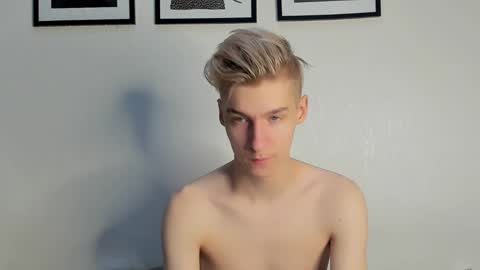 Snapshot of mrsexycum4u chatting on 12/18/24, 06:35 Adam online show from 12/18/24, 06:35