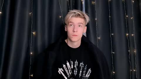 Snapshot of mrsexycum4u chatting on 12/19/24, 07:29 Adam online show from 12/19/24, 07:29