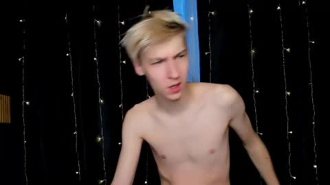 Snapshot of mrsexycum4u chatting on 12/24/24, 08:55 Adam online show from 12/24/24, 08:55