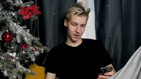 Snapshot of mrsexycum4u chatting on 12/29/24, 03:22 Adam online show from 12/29/24, 03:22