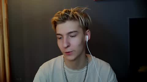 Snapshot of mrsexycum4u chatting on 01/09/25, 04:28 Adam online show from 01/09/25, 04:28