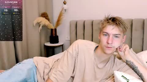 Snapshot of mrsexycum4u chatting on 10/06/25, 06:16 Adam online show from 10/06/25, 06:16