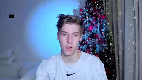 Snapshot of mrsexycum4u chatting on 12/20/25, 07:32 Adam online show from 12/20/25, 07:32