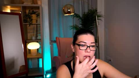 Tamara online show from 11/28/25, 06:54