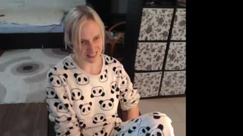 Snapshot of mrsluck chatting on 06/12/26, 12:48 Sasha online show from 06/12/26, 12:48