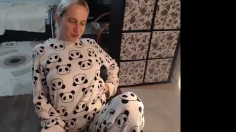 Snapshot of mrsluck chatting on 06/19/26, 05:28 Sasha online show from 06/19/26, 05:28