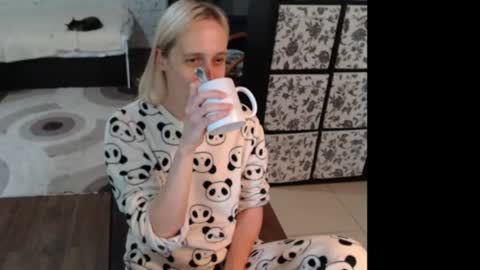 Snapshot of mrsluck chatting on 06/20/26, 11:24 Sasha online show from 06/20/26, 11:24
