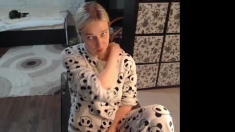 Snapshot of mrsluck chatting on 06/21/26, 04:53 Sasha online show from 06/21/26, 04:53