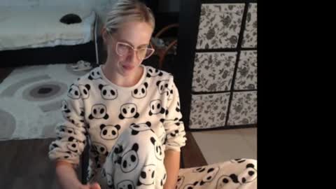 Snapshot of mrsluck chatting on 06/22/26, 03:25 Sasha online show from 06/22/26, 03:25
