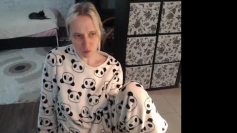 Snapshot of mrsluck chatting on 06/23/26, 03:15 Sasha online show from 06/23/26, 03:15