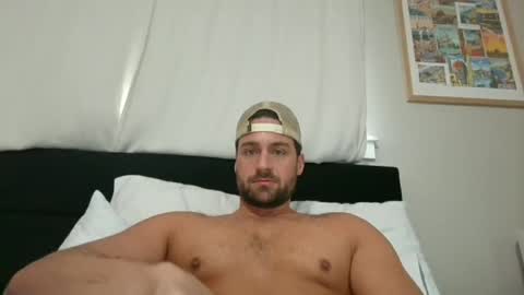 Snapshot of mrthickly818 chatting on 03/26/26, 02:44 mrthickly818 online show from 03/26/26, 02:44