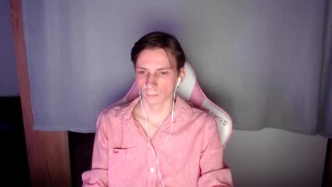 Snapshot of mrv1rginvibes chatting on 11/27/25, 08:11 Shy Boy online show from 11/27/25, 08:11