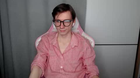 Snapshot of mrv1rginvibes chatting on 12/01/25, 09:58 Shy Boy online show from 12/01/25, 09:58