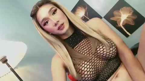 Snapshot of ms_chloe28 chatting on 12/04/25, 06:01 chloe online show from 12/04/25, 06:01