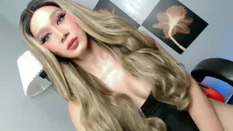 Snapshot of ms_chloe28 chatting on 05/28/26, 06:00 chloe online show from 05/28/26, 06:00