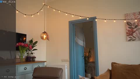 Snapshot of ms_dira chatting on 03/10/26, 10:31 dira and the riru tribe online show from 03/10/26, 10:31