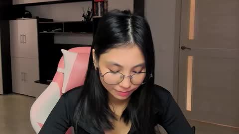 ms_emily_ online show from 09/25/25, 09:57