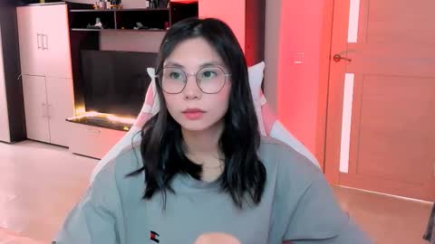 ms_emily_ online show from 10/11/25, 09:30