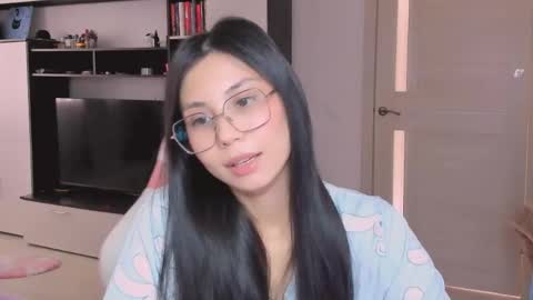 ms_emily_ online show from 04/18/26, 09:24