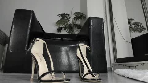 Snapshot of ms_enigma chatting on 02/25/25, 04:00 Goddess. Miss. Lady.  Queen. Madam Milady online show from 02/25/25, 04:00