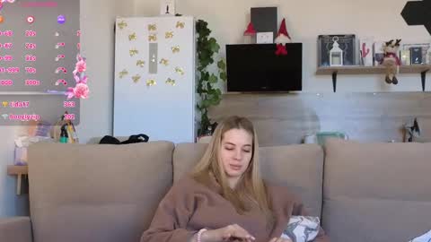 Snapshot of ms_foryou chatting on 01/22/25, 06:52 Ms ForYOU online show from 01/22/25, 06:52