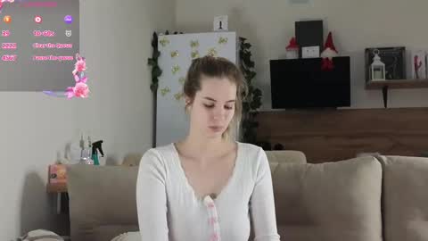 Snapshot of ms_foryou chatting on 02/14/25, 04:04 Ms ForYOU online show from 02/14/25, 04:04
