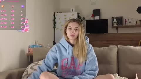 Snapshot of ms_foryou chatting on 02/19/25, 03:28 Ms ForYOU online show from 02/19/25, 03:28