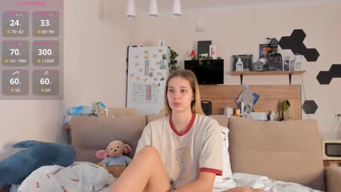 Snapshot of ms_foryou chatting on 09/25/25, 03:43 Ms ForYOU online show from 09/25/25, 03:43