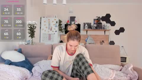 Snapshot of ms_foryou chatting on 10/04/25, 04:10 Ms ForYOU online show from 10/04/25, 04:10
