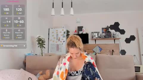 Snapshot of ms_foryou chatting on 10/11/25, 02:44 Ms ForYOU online show from 10/11/25, 02:44