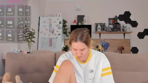 Snapshot of ms_foryou chatting on 10/24/25, 04:09 Ms ForYOU online show from 10/24/25, 04:09