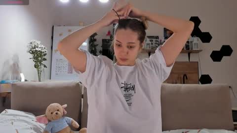 Snapshot of ms_foryou chatting on 10/29/25, 03:25 Ms ForYOU online show from 10/29/25, 03:25