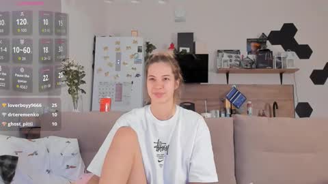 Snapshot of ms_foryou chatting on 10/31/25, 04:02 Ms ForYOU online show from 10/31/25, 04:02