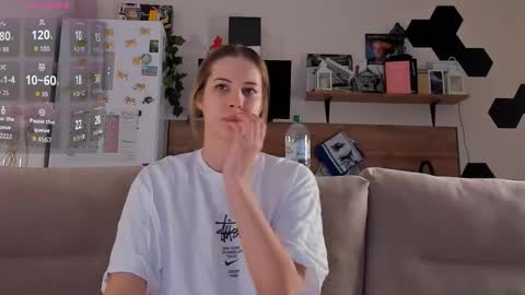 Snapshot of ms_foryou chatting on 11/21/25, 04:05 Ms ForYOU online show from 11/21/25, 04:05