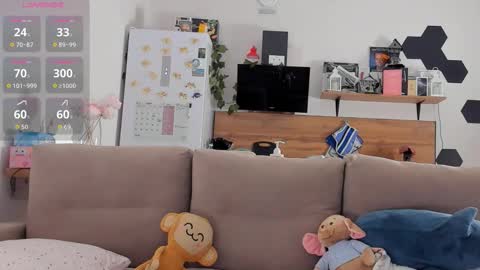 Snapshot of ms_foryou chatting on 11/27/25, 03:52 Ms ForYOU online show from 11/27/25, 03:52