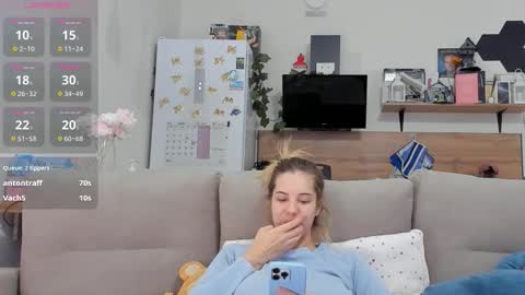 Snapshot of ms_foryou chatting on 11/28/25, 04:37 Ms ForYOU online show from 11/28/25, 04:37