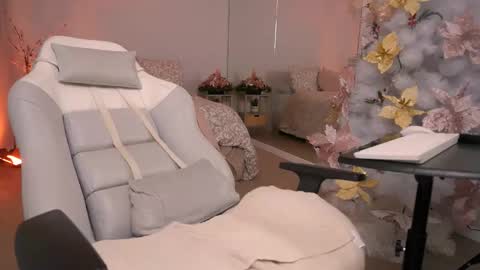 Samantha online show from 12/18/24, 05:04