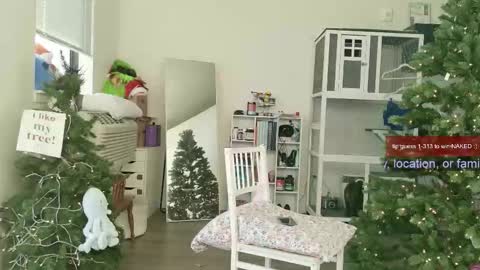 Snapshot of ms_mochii chatting on 12/18/25, 03:29 R o r i SnapChat heyroriv2 wednesday - sunday Noon oclock mountain - 5pm mountain online show from 12/18/25, 03:29
